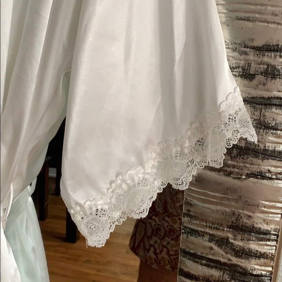 The Bride Robe - Picture 3 of 4